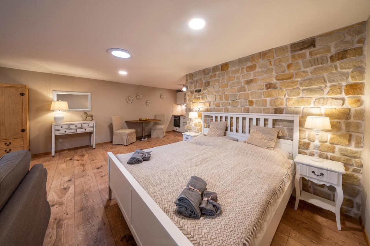 Prague West - Studio Chyne Terrace Экстерьер фото